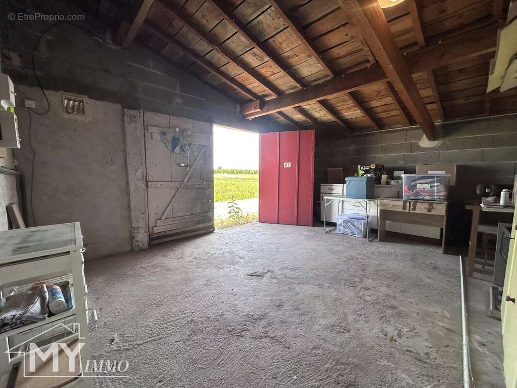MASSUGAS : Maison de plain-pied avec double garage - photo 11
