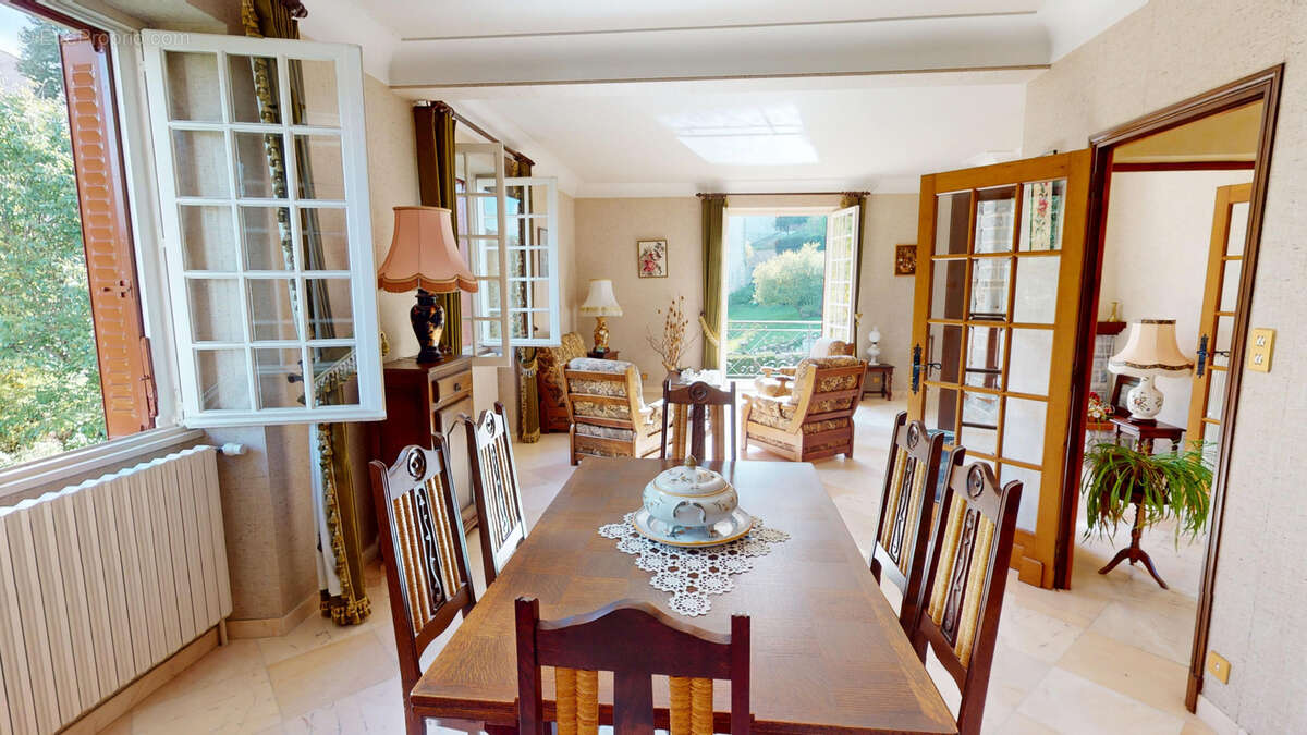 Maison à SALLES-CURAN