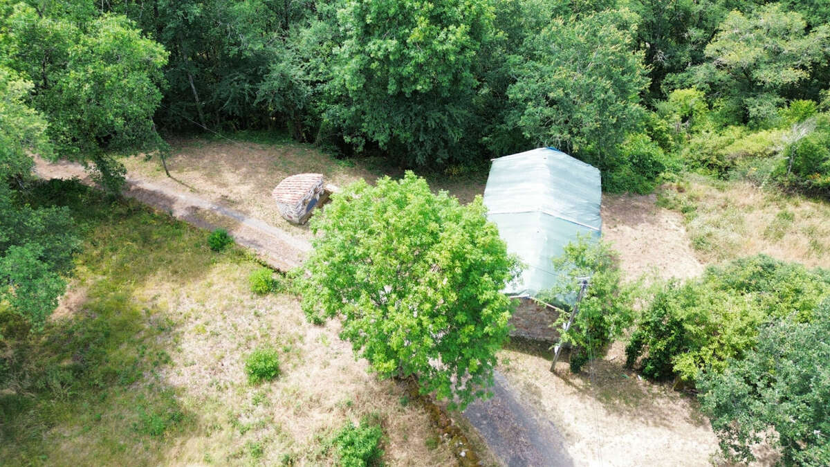 Petite bâtisse de charme à réhabiliter - photo 3