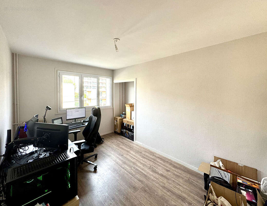 Chamalières proche carrefour europe / spacieux 100 m2 à vendre - balcon et box ! - photo 12