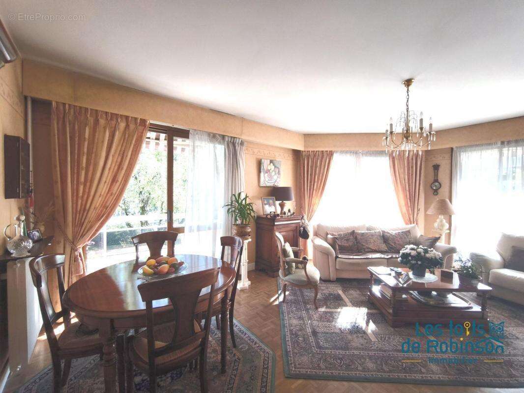 Appartement à LE PLESSIS-ROBINSON