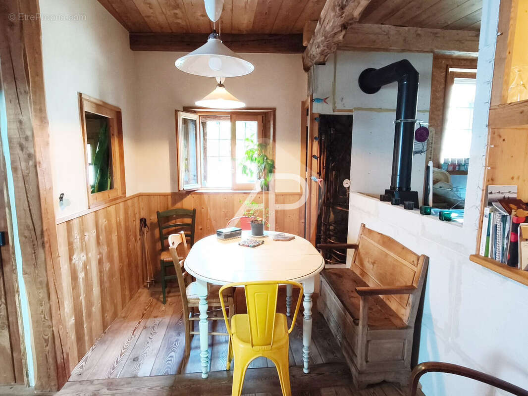 Maison 194 m² à Puy-Saint-Pierre  - photo 5