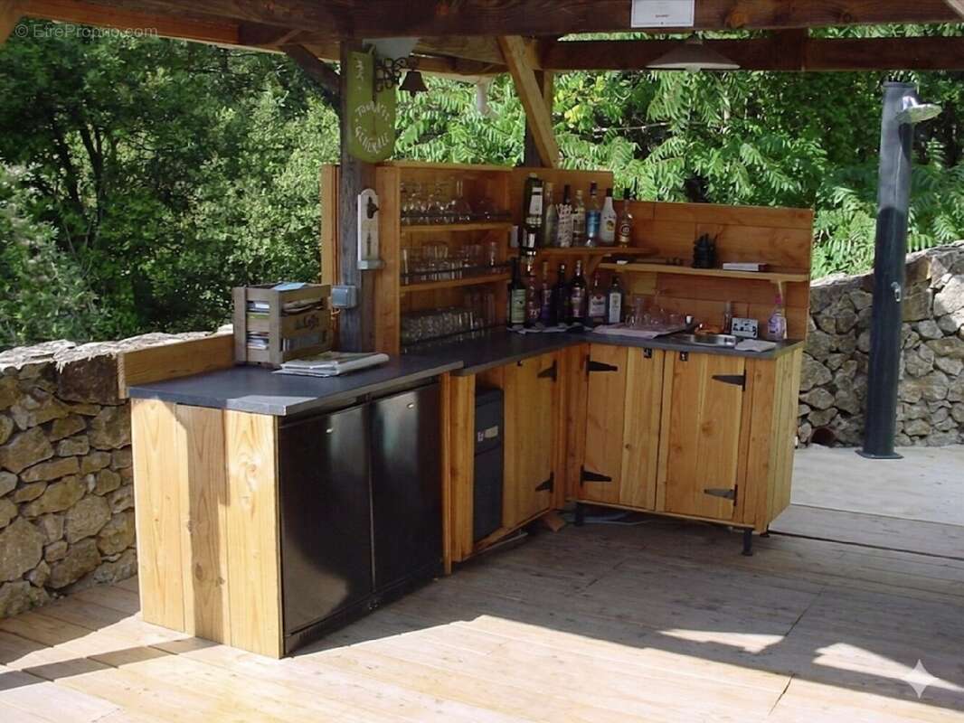 345 m² à Aveze  - photo 3