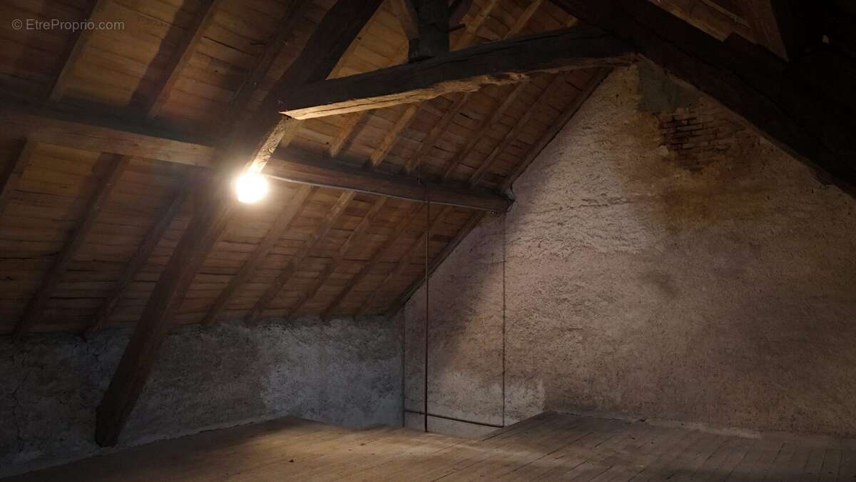 Maison à ECHASSIERES