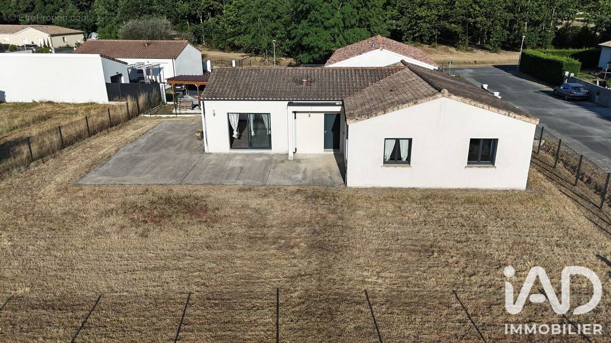 Photo 1 - Maison à BUSSAC-FORET