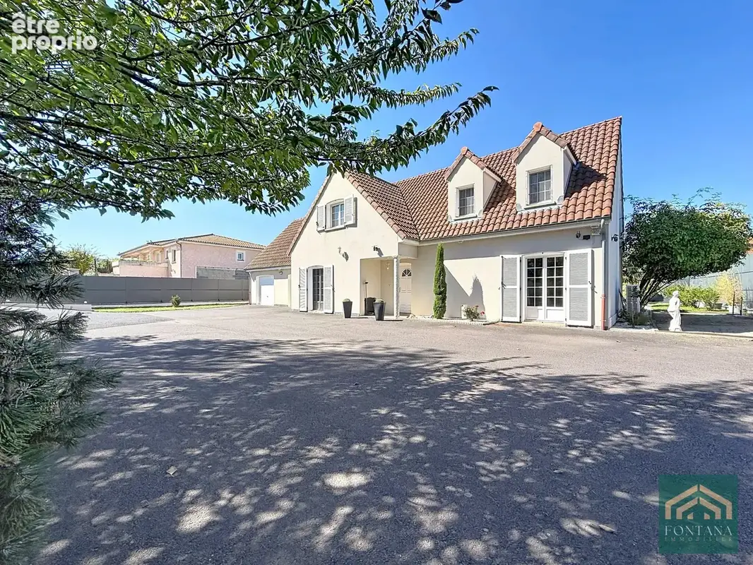 Maison 8 pièces 199 m² à vendre à Aulnat (63510) - photo 2