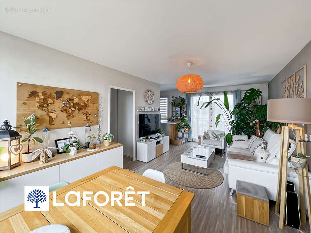 Appartement à SAINTE-GENEVIEVE-DES-BOIS