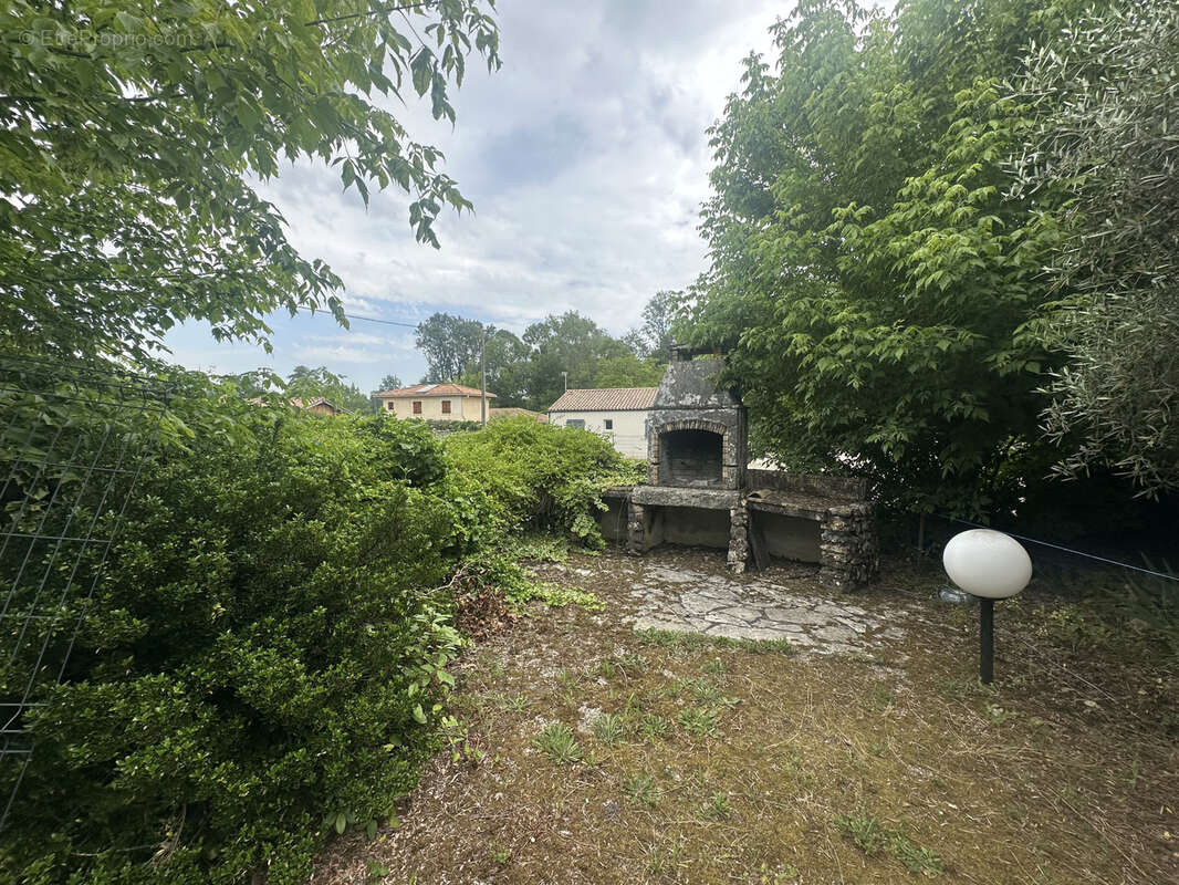 Terrain à AYGUEMORTE-LES-GRAVES