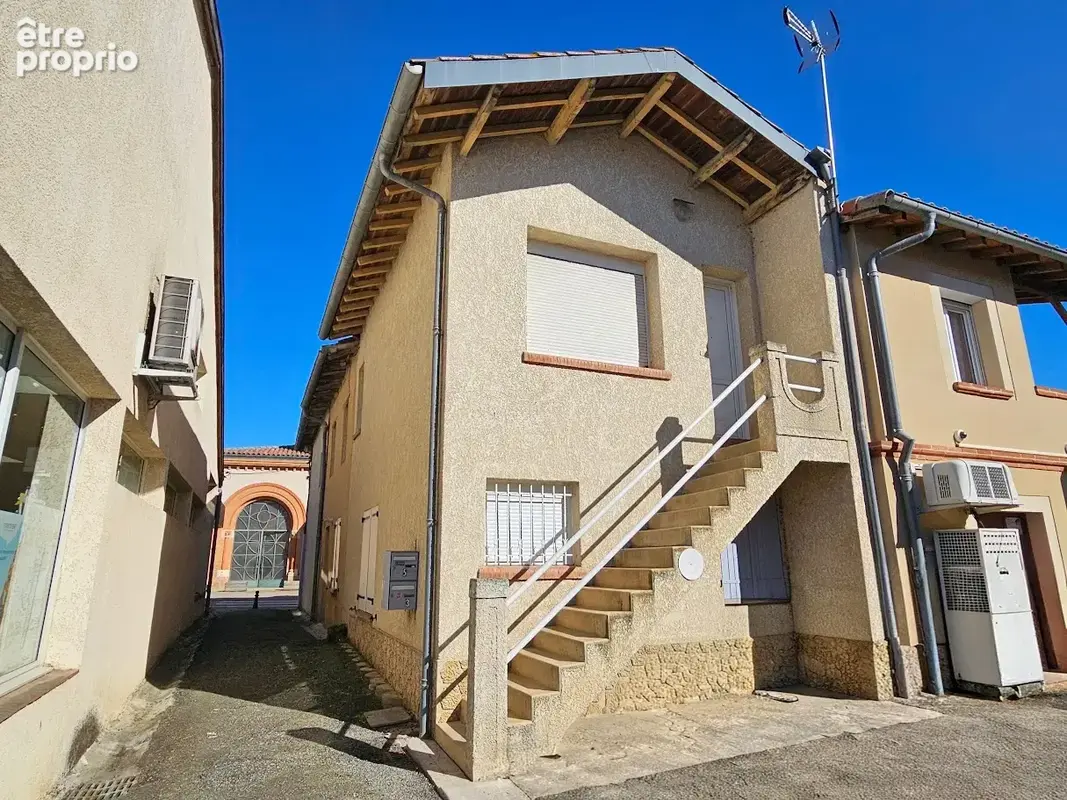 Appartement à SAINTE-FOY-DE-PEYROLIERES