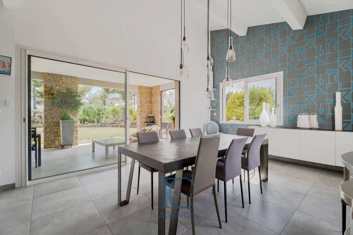 Maison de 232 m2 au calme - photo 4