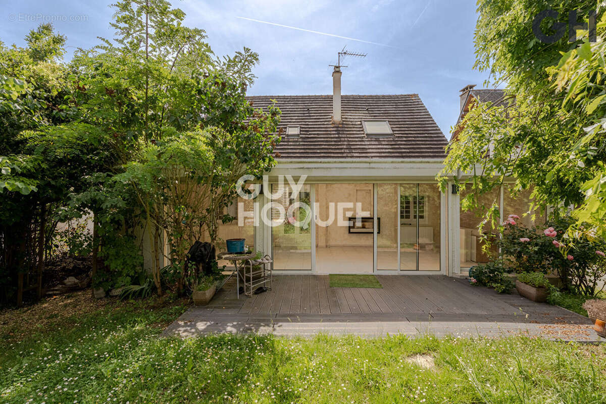 Maison à SAINTRY-SUR-SEINE