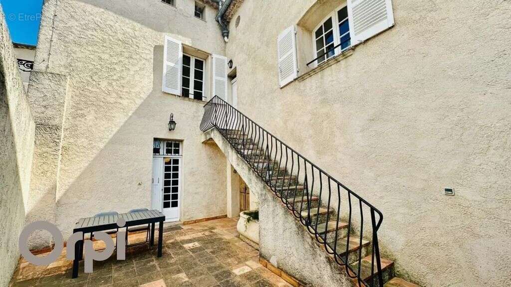 Maison à ROQUEBRUNE-SUR-ARGENS