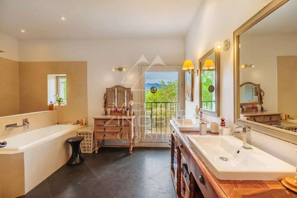 Maison à LOURMARIN