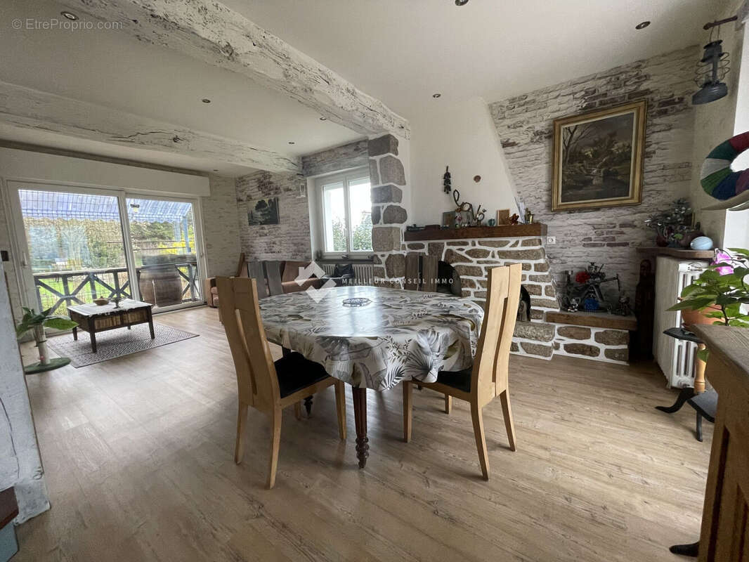 Maison à YFFINIAC