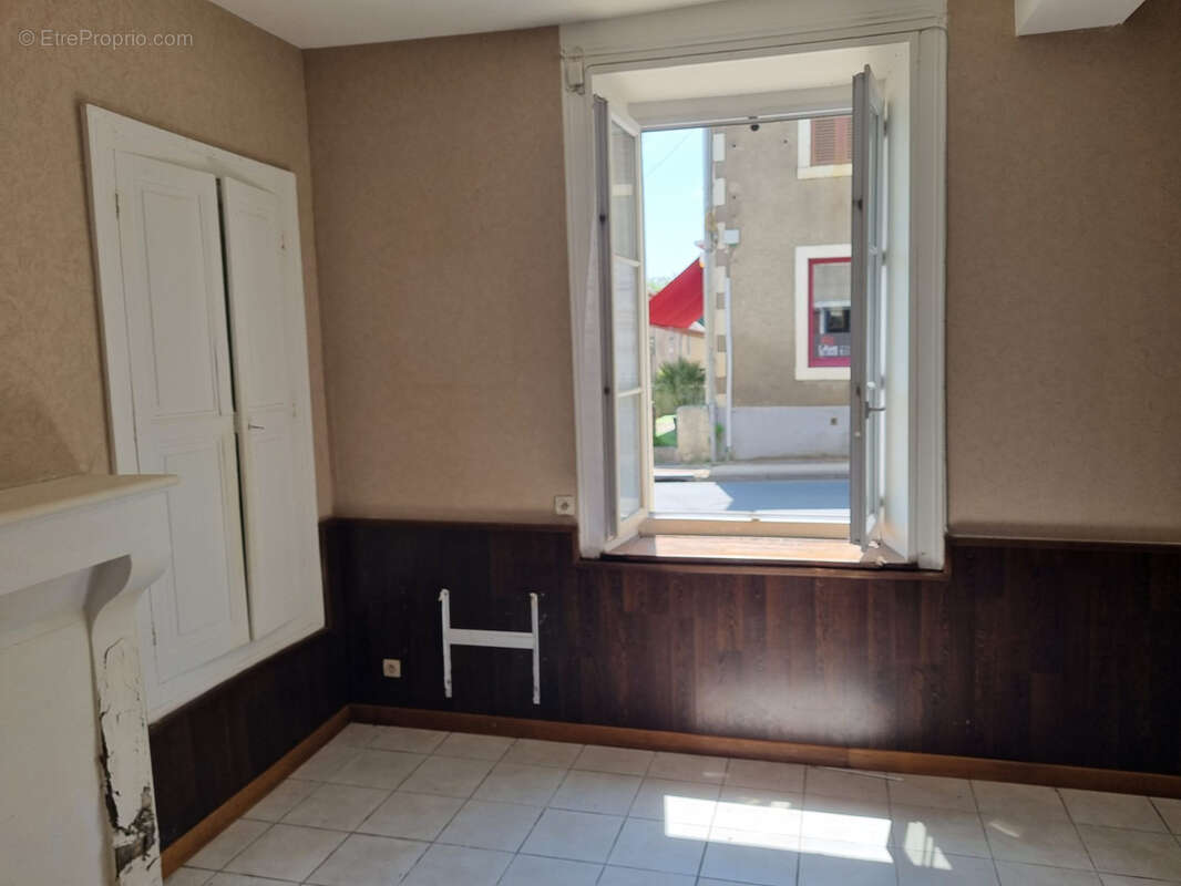 Appartement à NEUVY-SAINT-SEPULCHRE