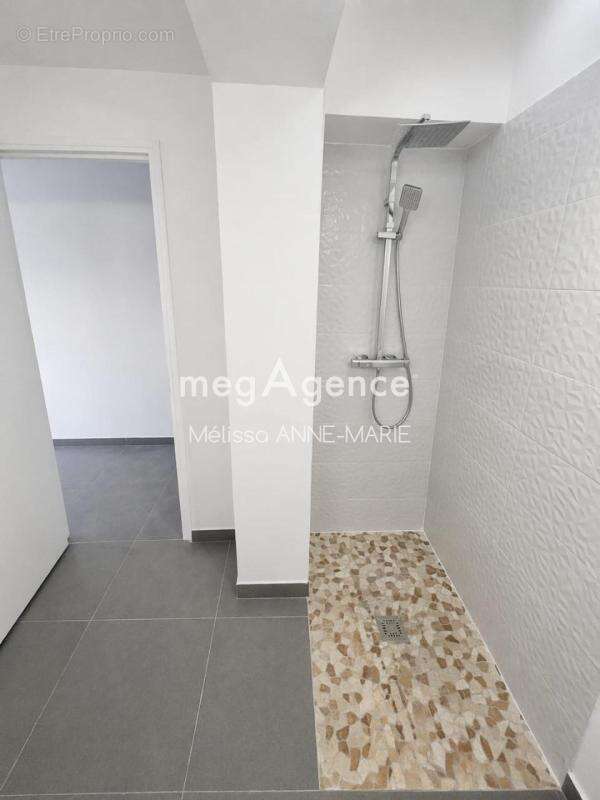 Maison à LES ABYMES