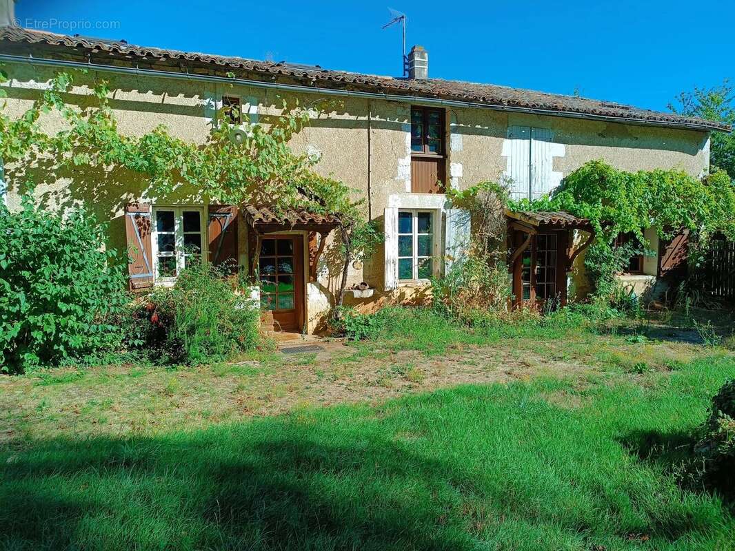 Charmante maison en pierre de 4 chambres dans un quartier paisible - photo 12