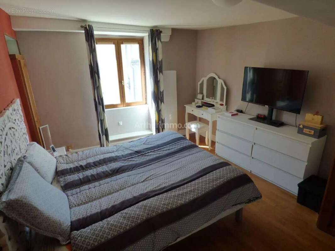 Maison à L&#039;ISLE-SUR-SEREIN