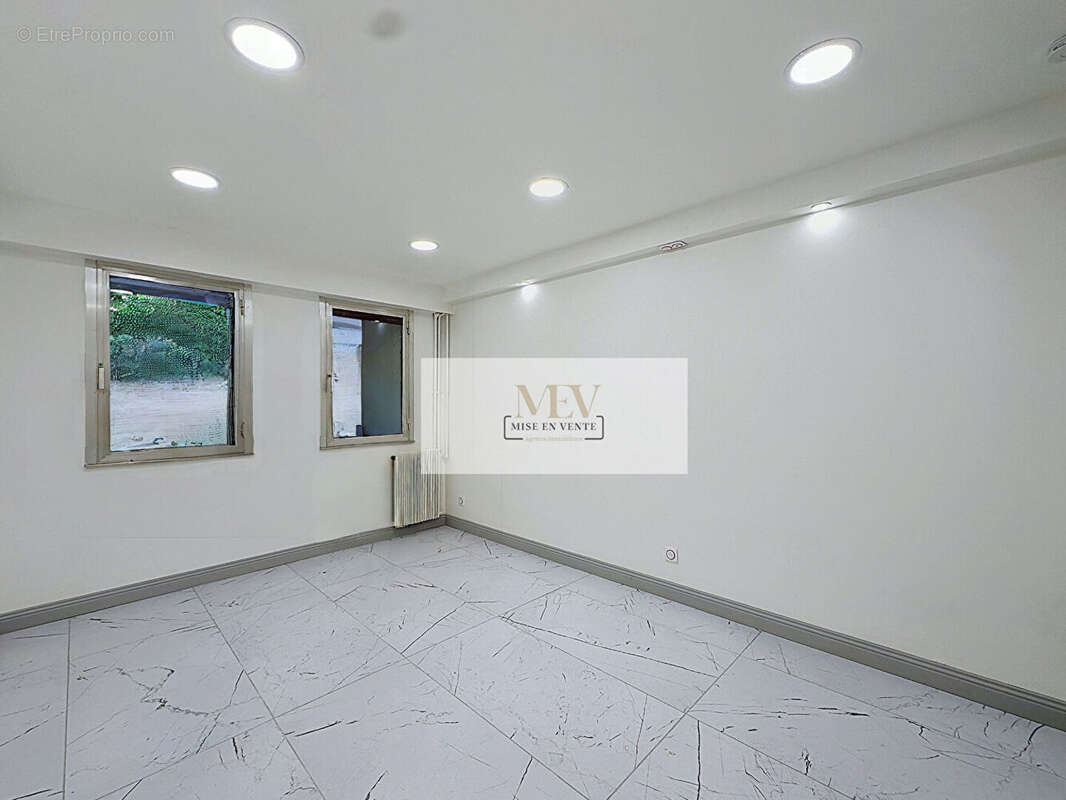Local commercial - Avenue de Joinville - Nogent Sur Marne 20,42 m2 - photo 2