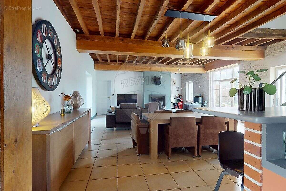 Maison à SAINT-JEAN-DE-BRAYE