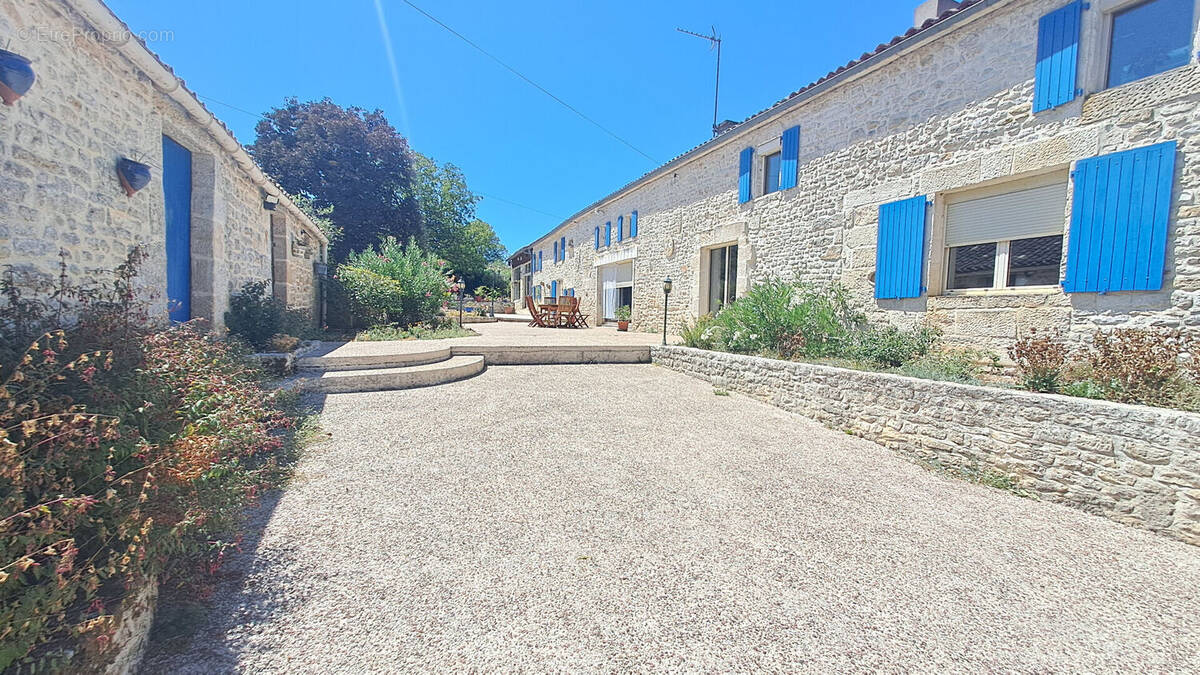 Maison à GERMOND-ROUVRE