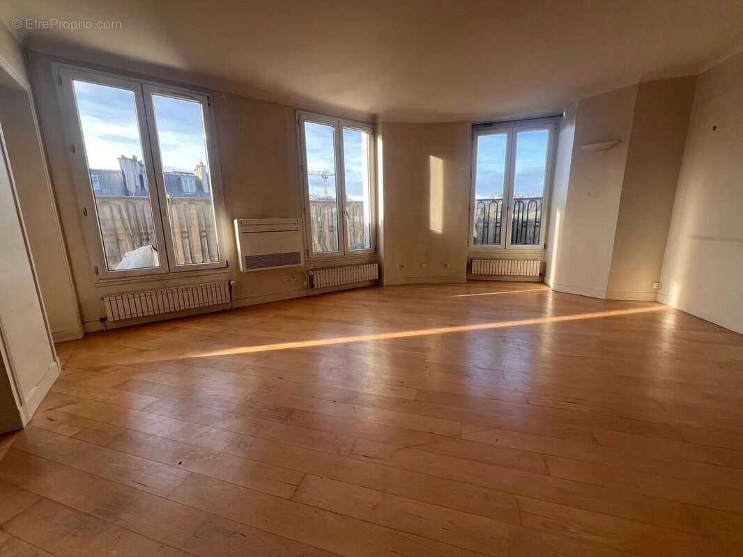 Appartement à PARIS-1E