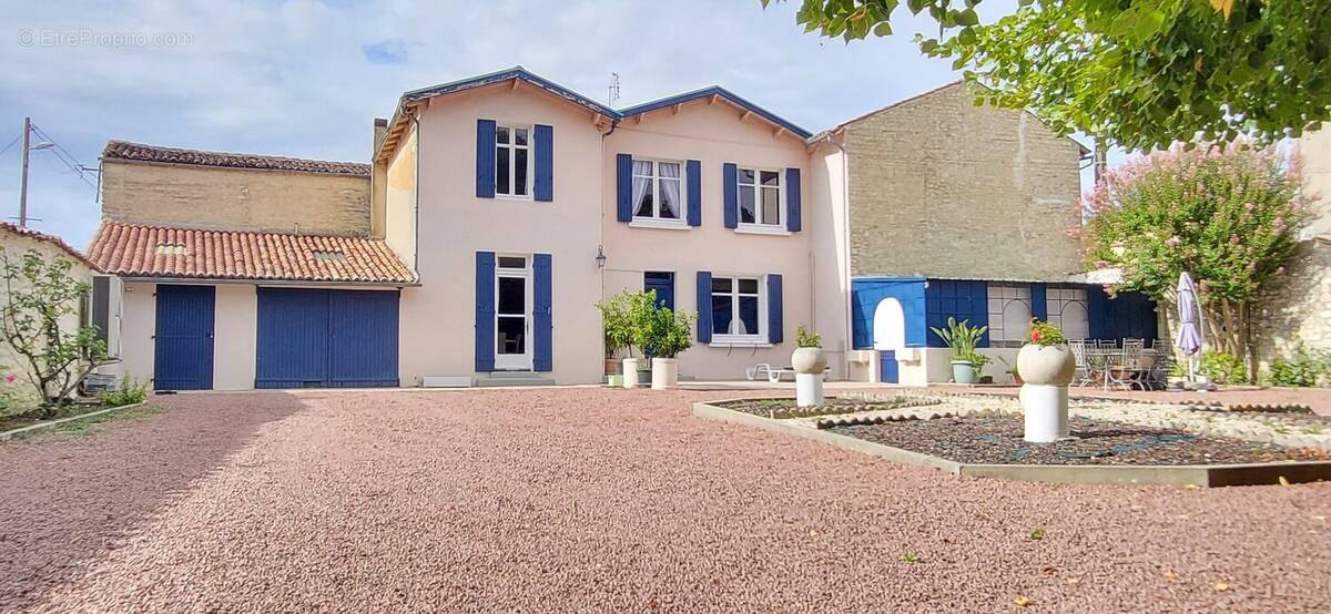 Maison à COURCELLES