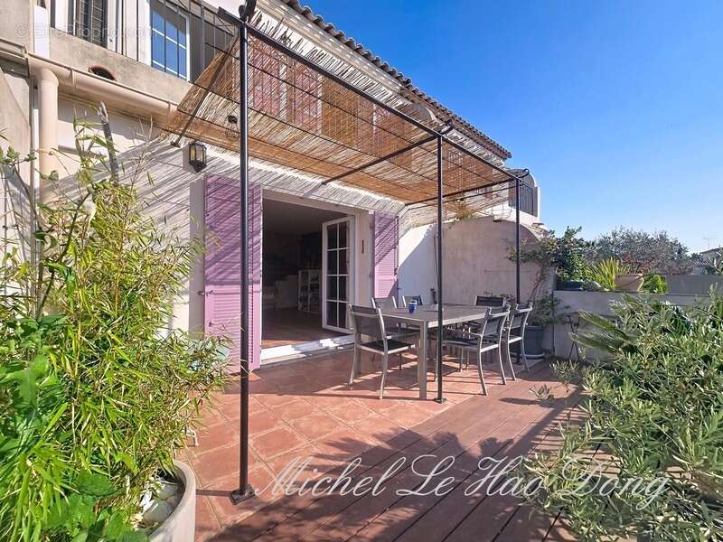 Charmante marina avec 03 chambres en duplex à vendre à Aigues-Mortes (30220) - photo 3