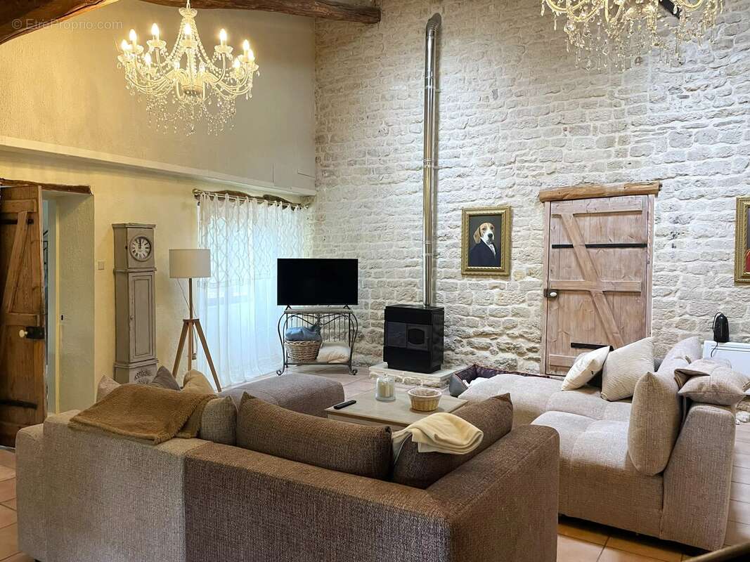 Maison de caractère avec vue, piscine et maison d'amis - photo 3