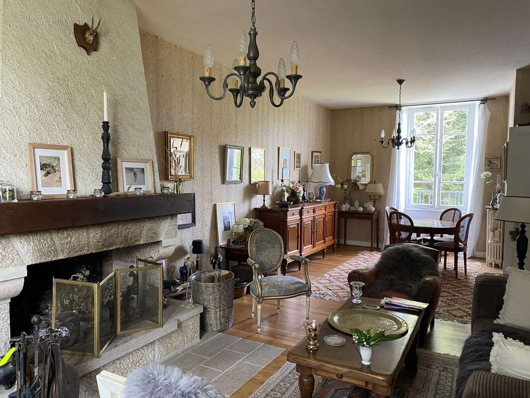 Maison à BUGEAT