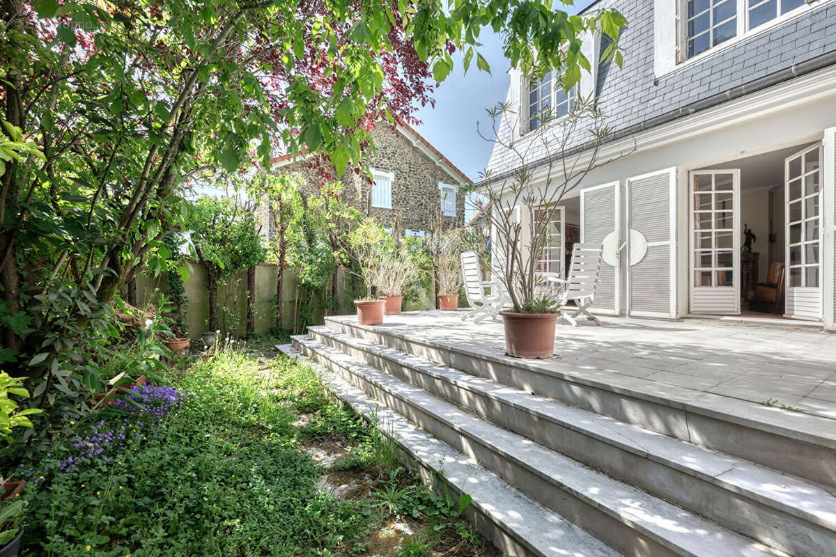 Maison à LE PERREUX-SUR-MARNE
