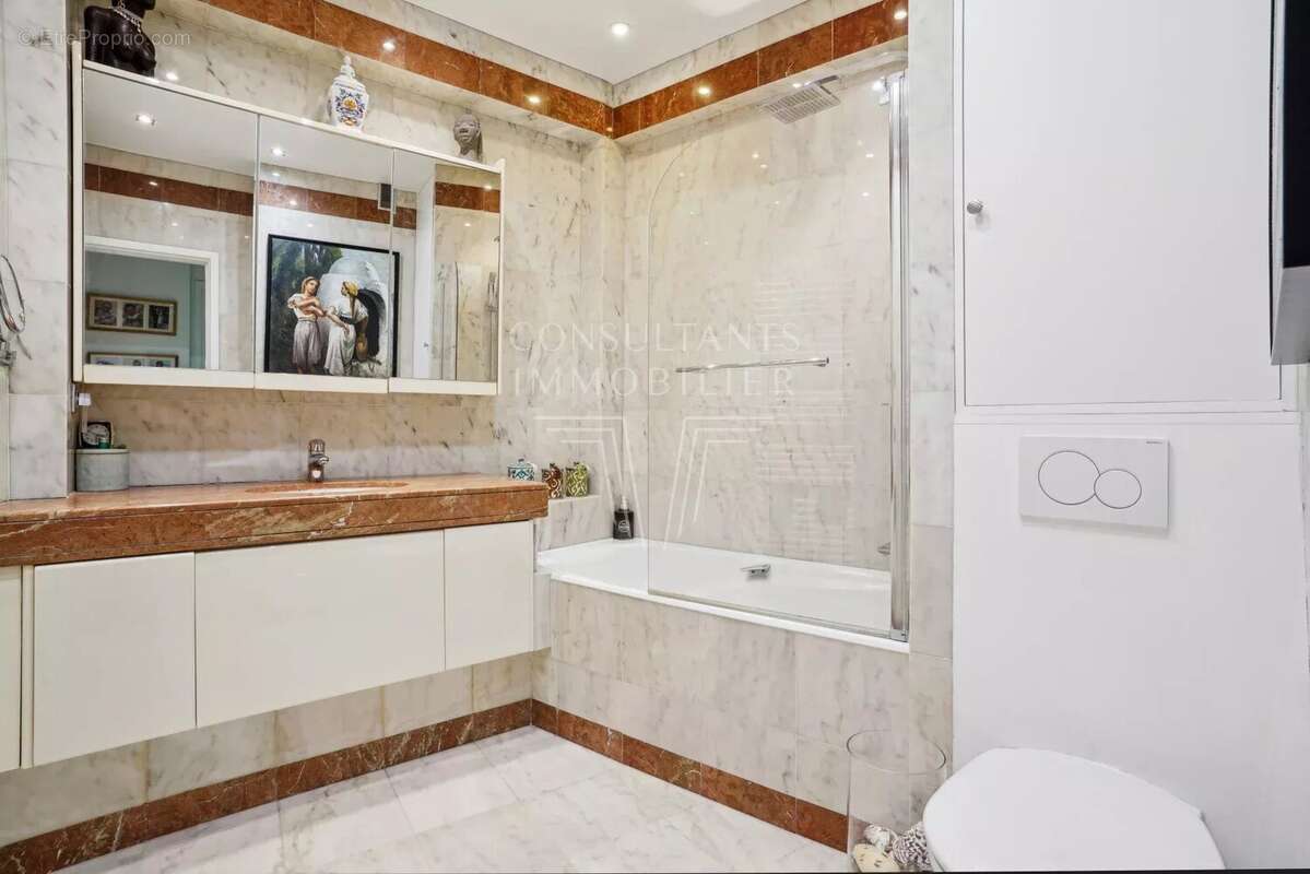 Appartement à NEUILLY-SUR-SEINE