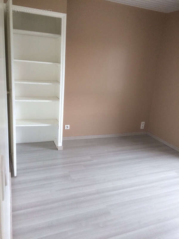 Appartement à MONTAIGNAC-SAINT-HIPPOLYTE