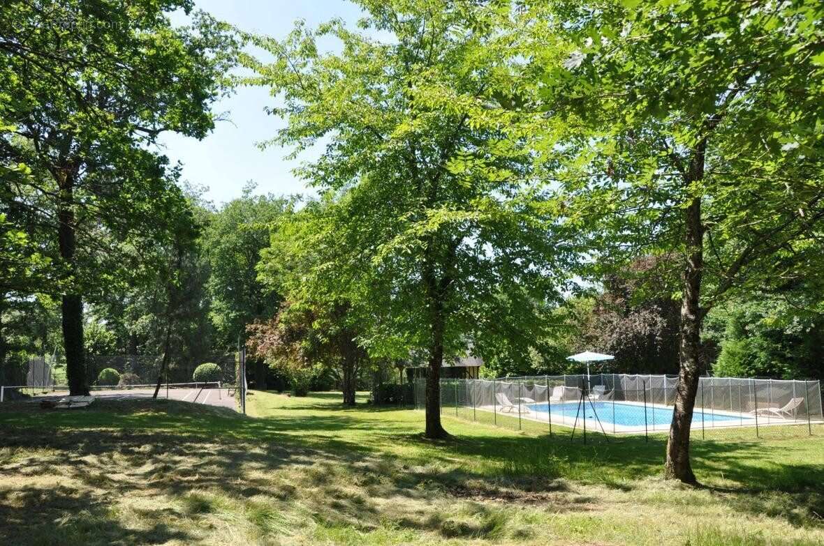 Maison à EGLISE-NEUVE-D&#039;ISSAC