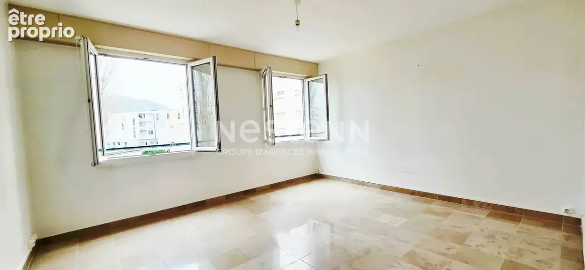 Appartement lumineux de 3 pièces à Étampes avec une place de stationnement et une cave. - photo 2
