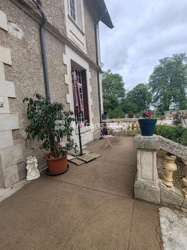 Maison à ARCOMPS