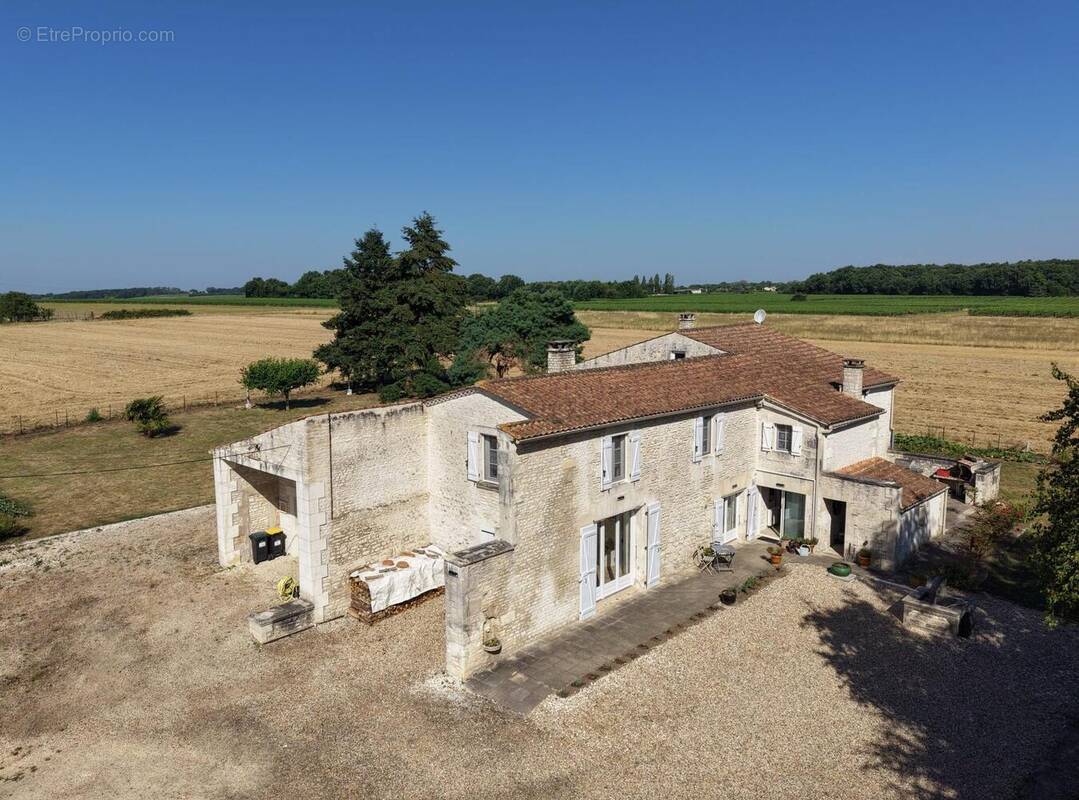 Maison à COZES