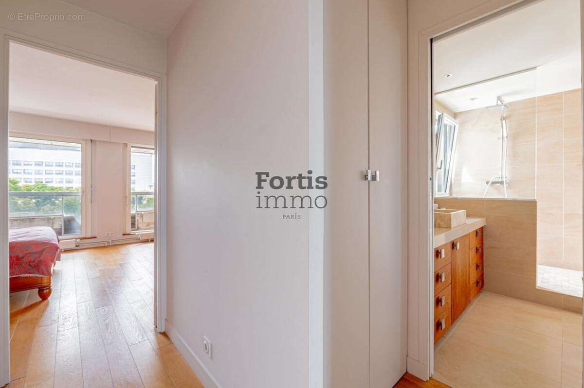 Appartement à PARIS-14E