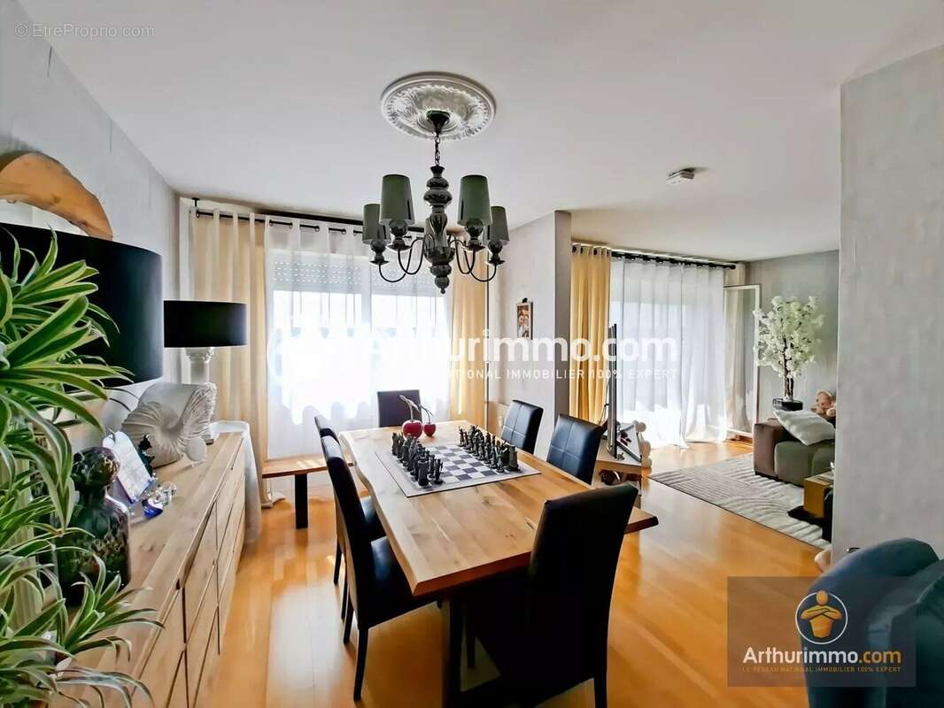 Appartement à SAINT-PIERRE-DU-PERRAY