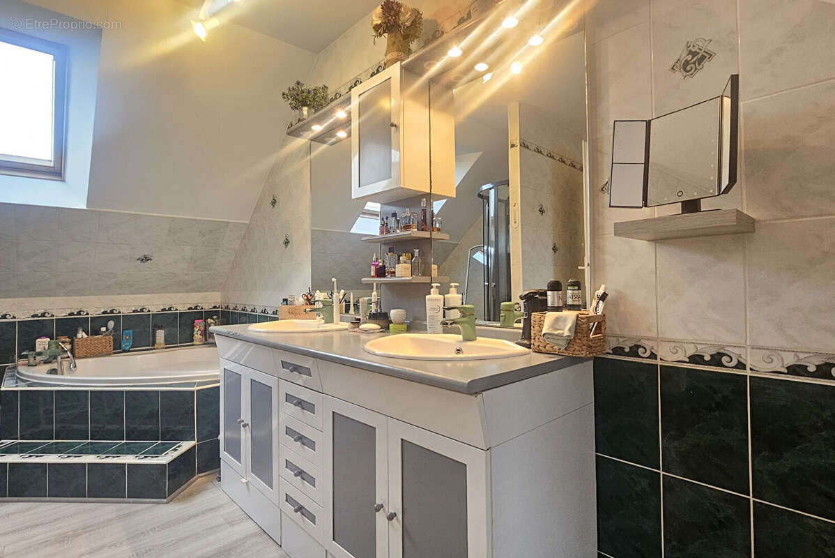 Maison à SAINT-MALO-DE-GUERSAC