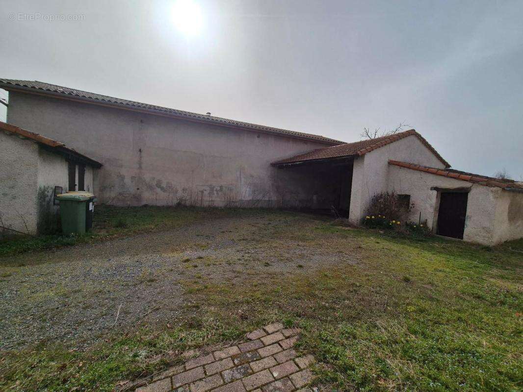 Appartement à VEAUCHE