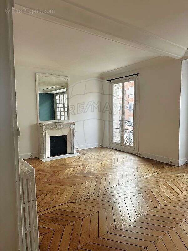 Appartement à PARIS-10E
