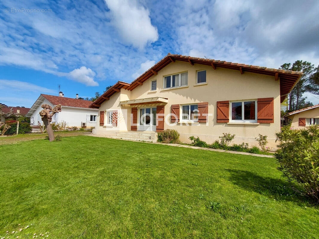 Maison à SAINT-JULIEN-EN-BORN