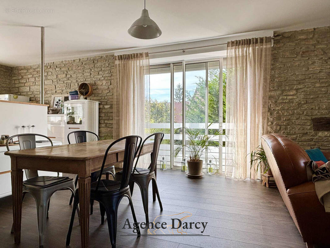 Appartement à MESSIGNY-ET-VANTOUX
