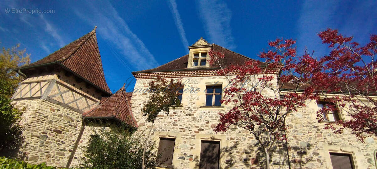 Maison à HAUTEFORT