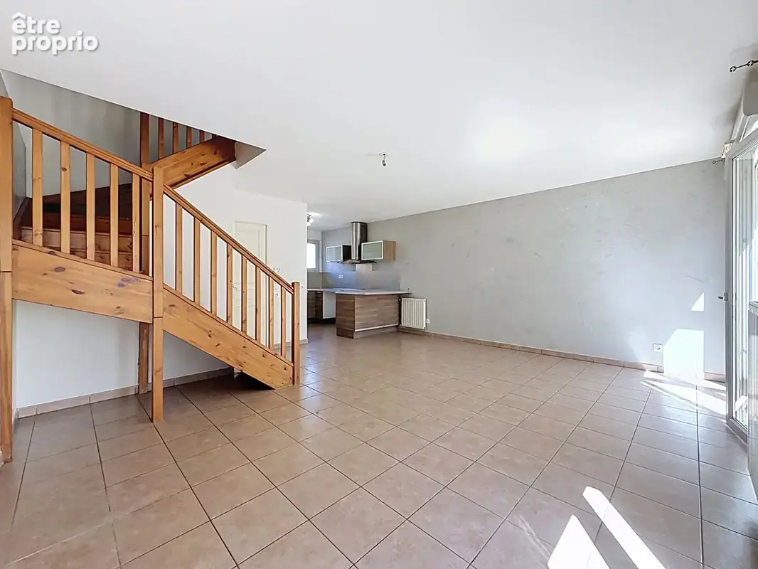 EN EXCLUSIVITE à RILLIEUX,  limite CALUIRE , maison duplex de 2011,  type 4 avec jardin et garage - photo 8