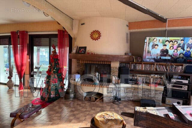 Maison 240 m² à Serres-Castet  - photo 4