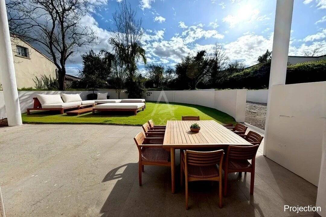 Maison à BOUGUENAIS