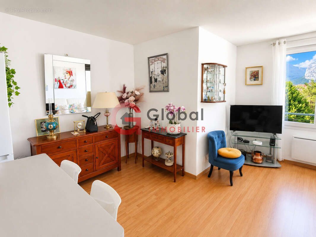 Appartement à FONTAINE
