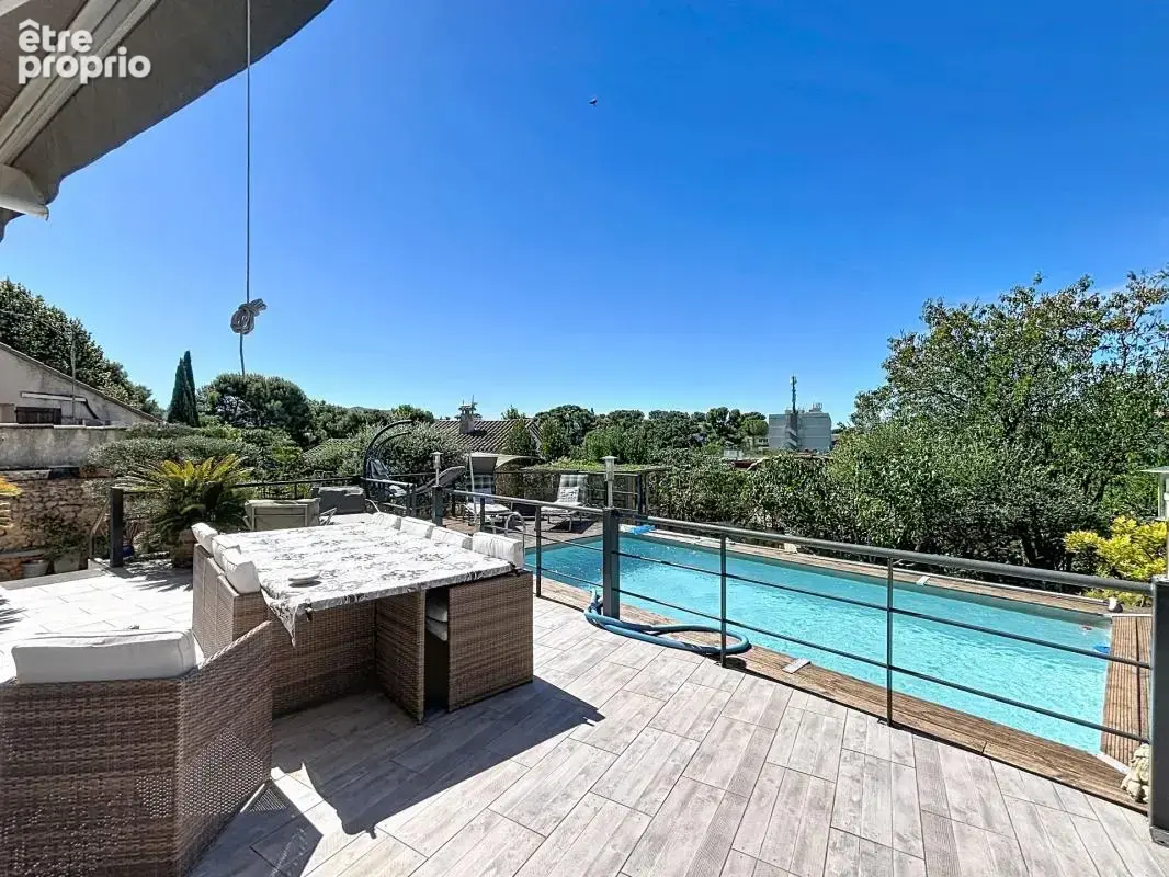 MARSEILLE 13e (Les Olives) – Propriété de 167 m² : Grande Maison Familiale ou Jusqu'à 4 Logements Indépendants Piscine Garages & - photo 11